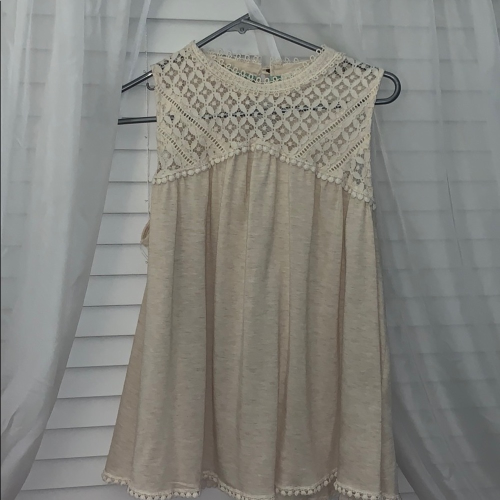 Sleeveless boutique shirt
